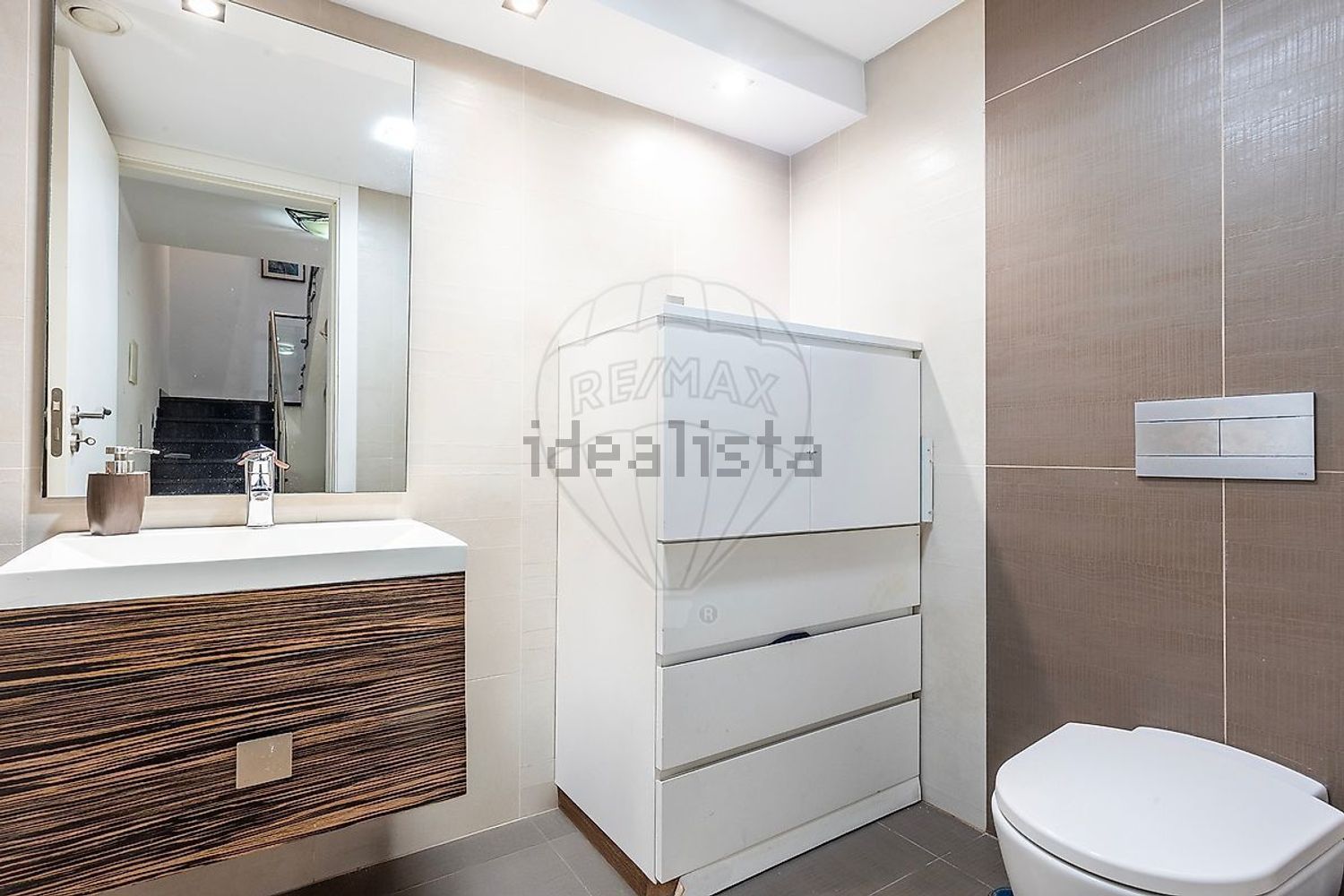 小楼房或独栋别墅出售在Largo do Juncalinho - 试衣间