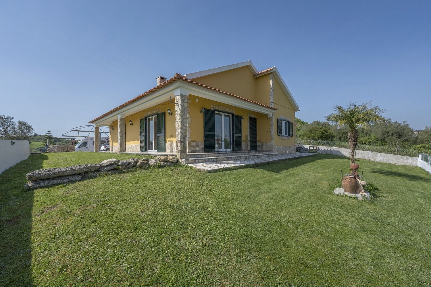 小楼房或独栋别墅出售2640-730 - 外立面