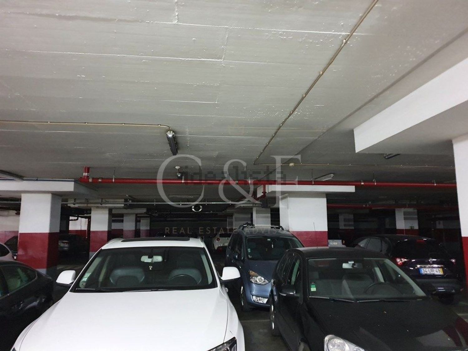 出租公寓 t1在Avenida Cidade de Bratislava - 停车位