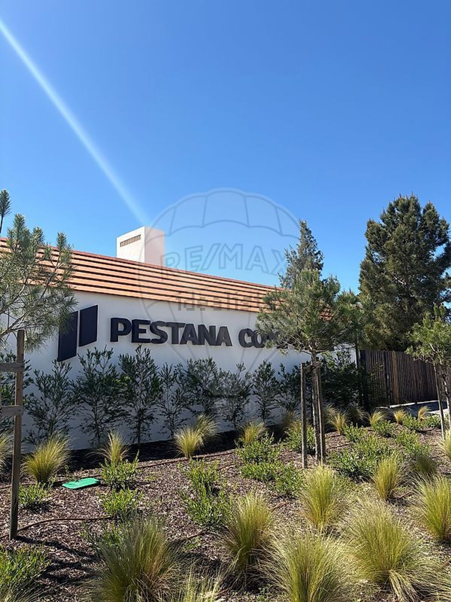 小楼房或独栋别墅出售在Rua Manuel Fonseca - 外立面