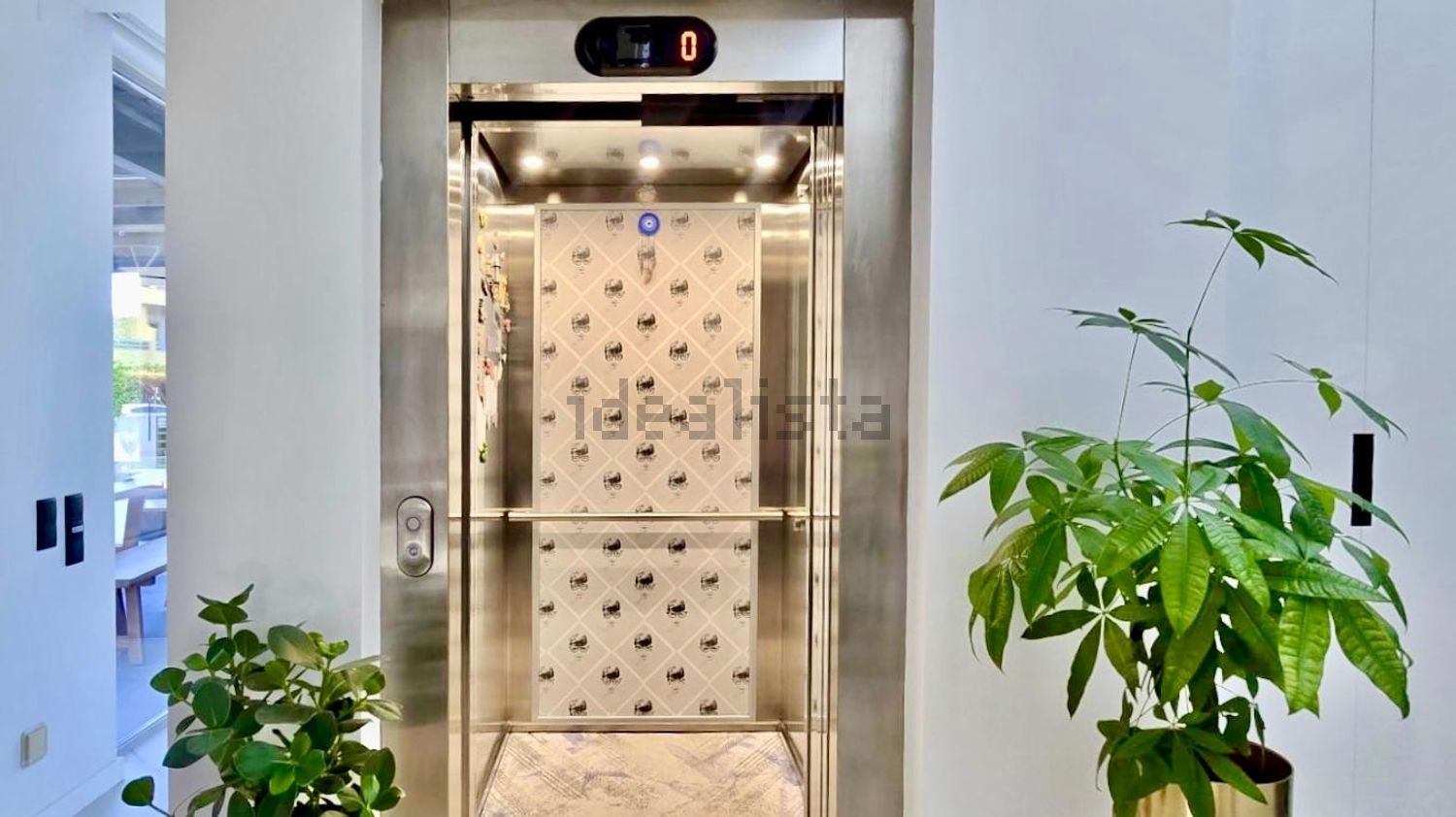 小楼房或独栋别墅出售在Rua Mato das Cruzadas - 前厅