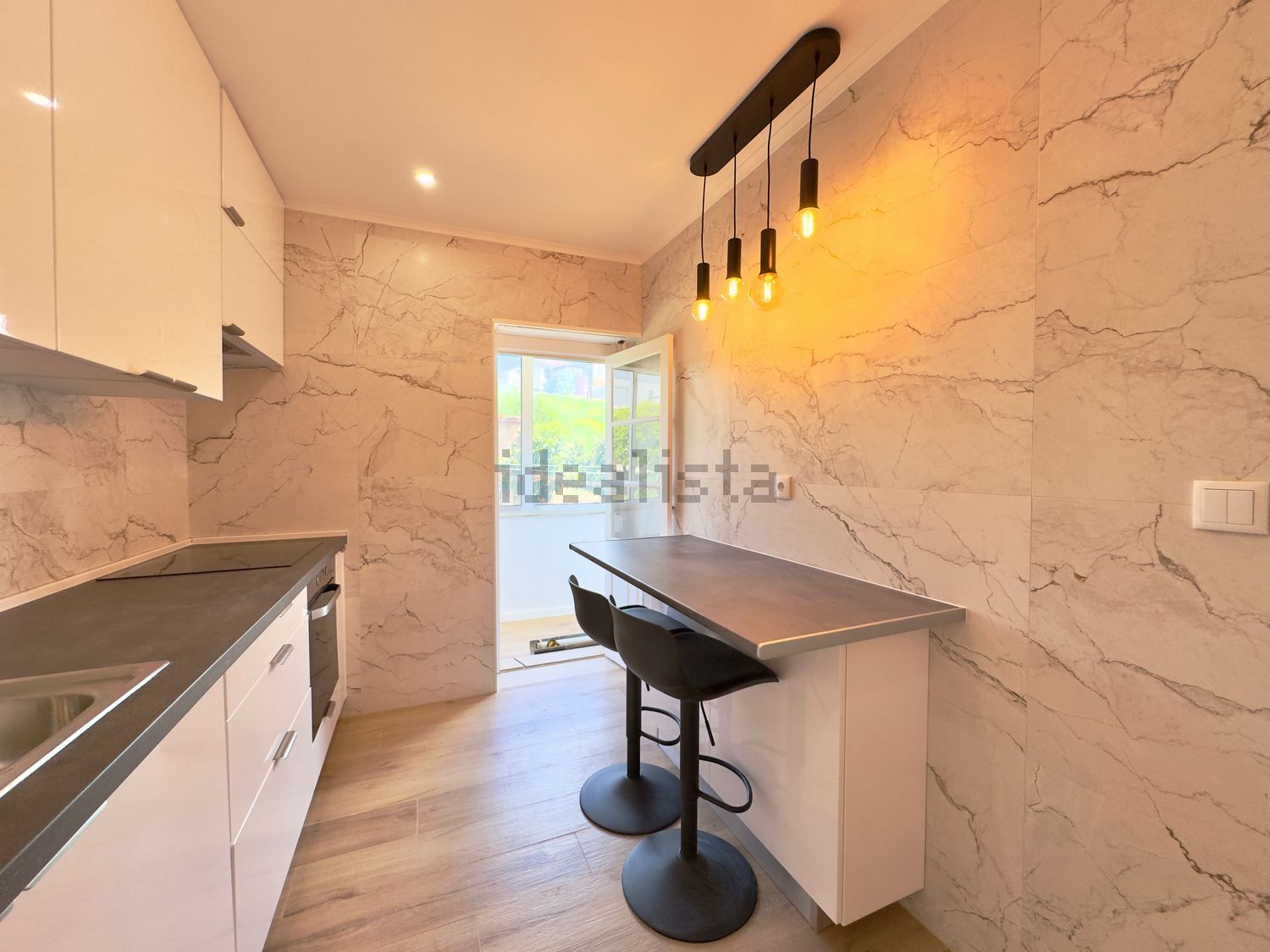 出租公寓 t1在Praceta José Gouveia - 厨房