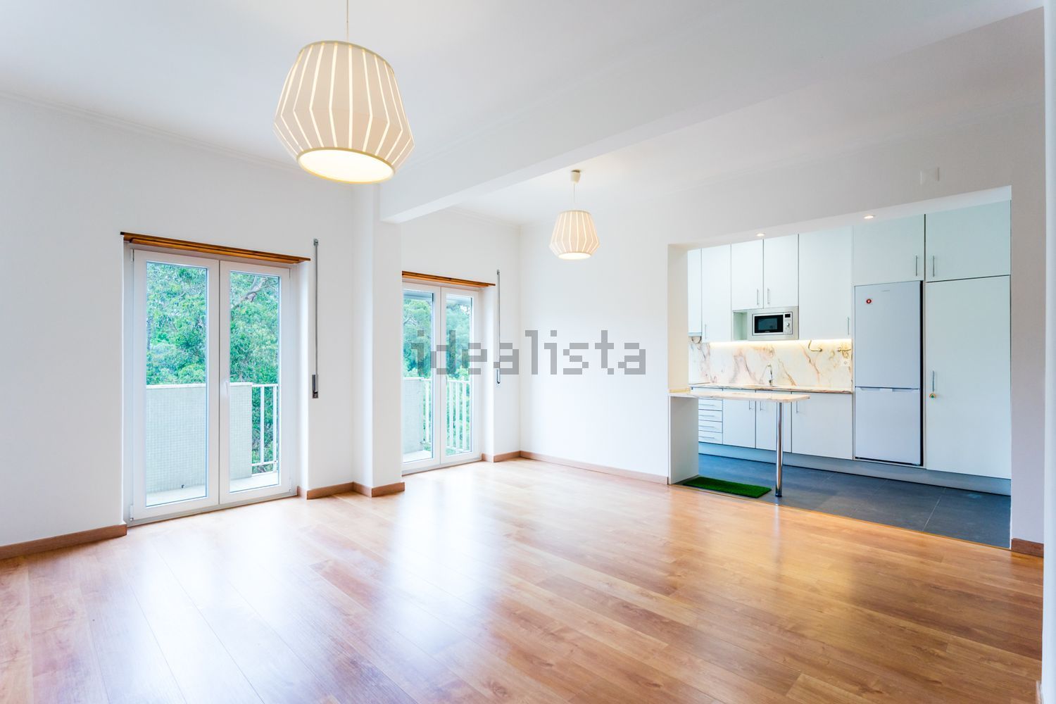 出租公寓 t2在Rua Luís Pastor de Macedo - 客厅