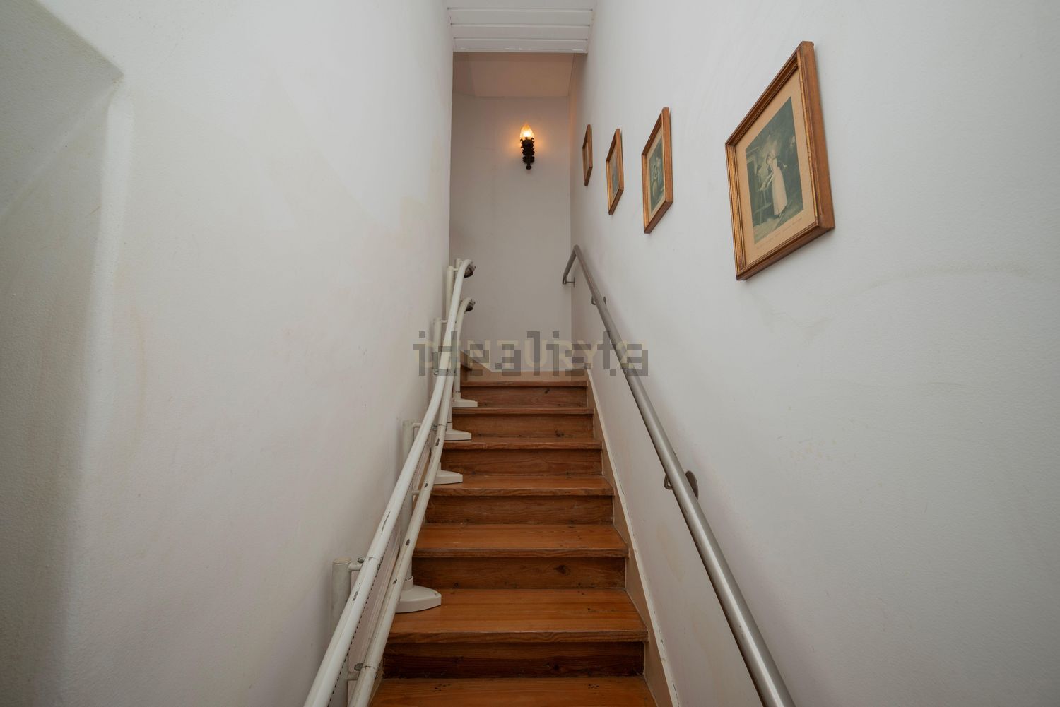 小楼房或独栋别墅出售在Praça Dom Fernando II, 6 - 详情