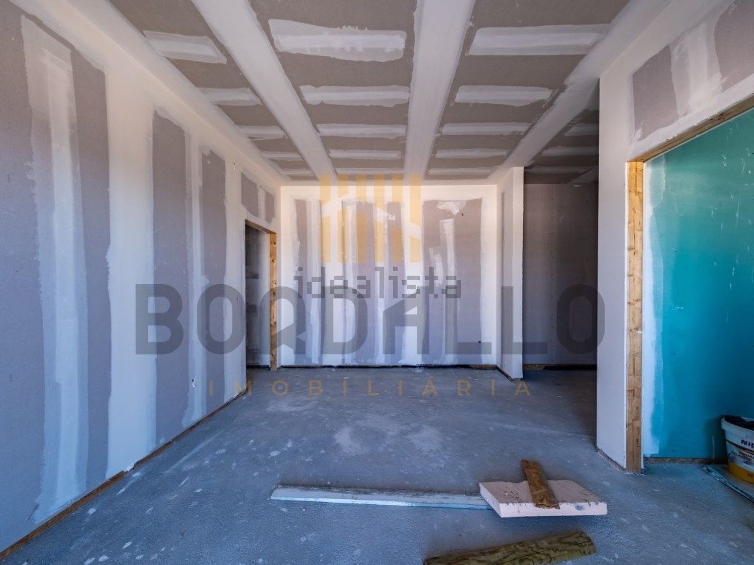 小楼房或独栋别墅出售在Rua do Serrado - 过道