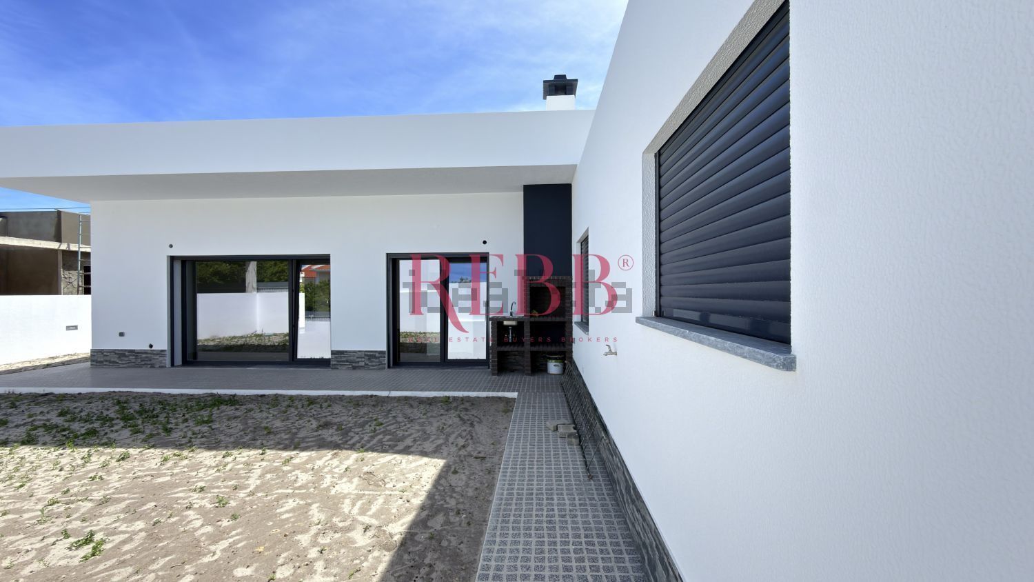 小楼房或独栋别墅出售在Rua Almada Negreiros - 照片