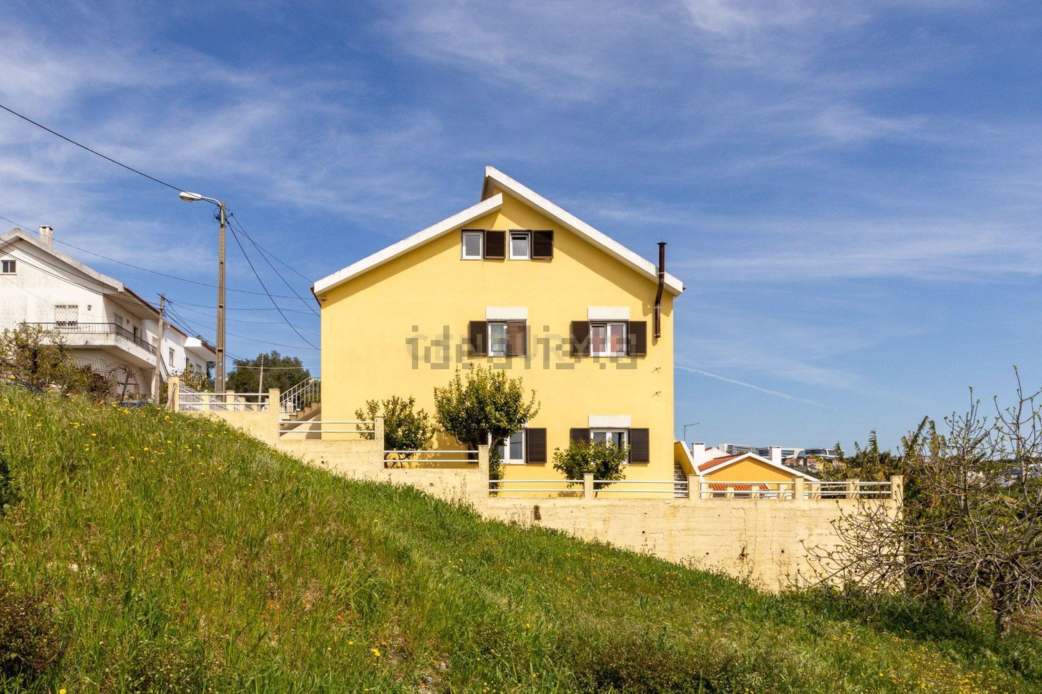 小楼房或独栋别墅出售在Rua São Valentim, 236 b - 外立面