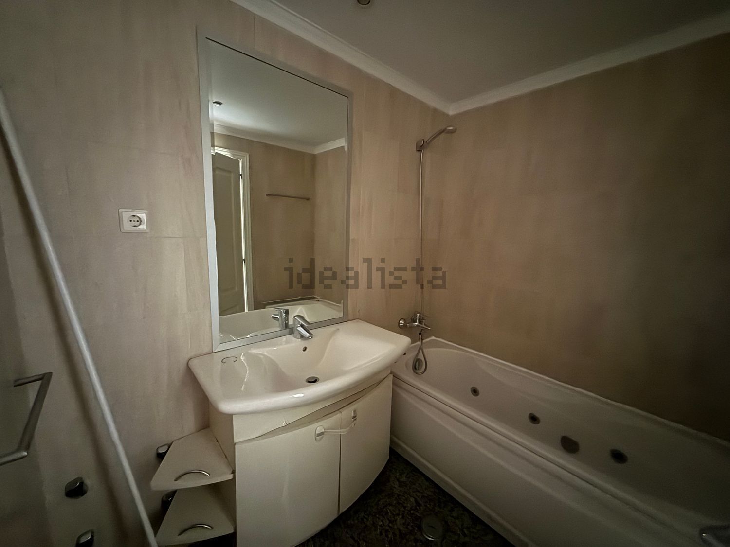 出租公寓 t2在Rua José Farinha, 24 - 卫生间