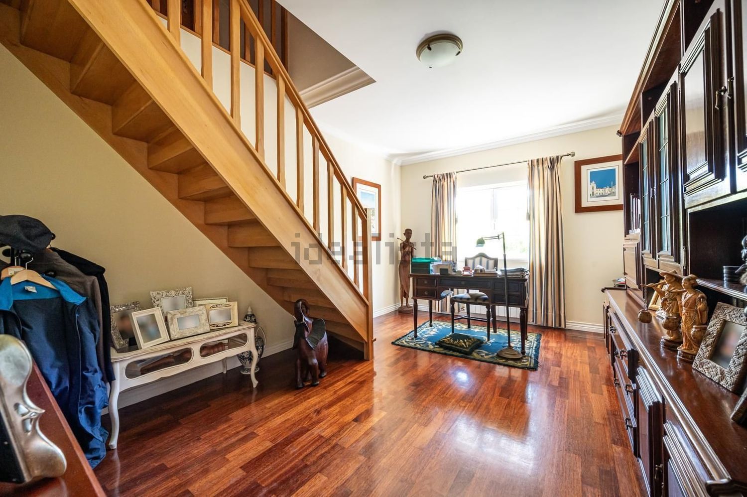 小楼房或独栋别墅出售在Rua das Eiras - 详情