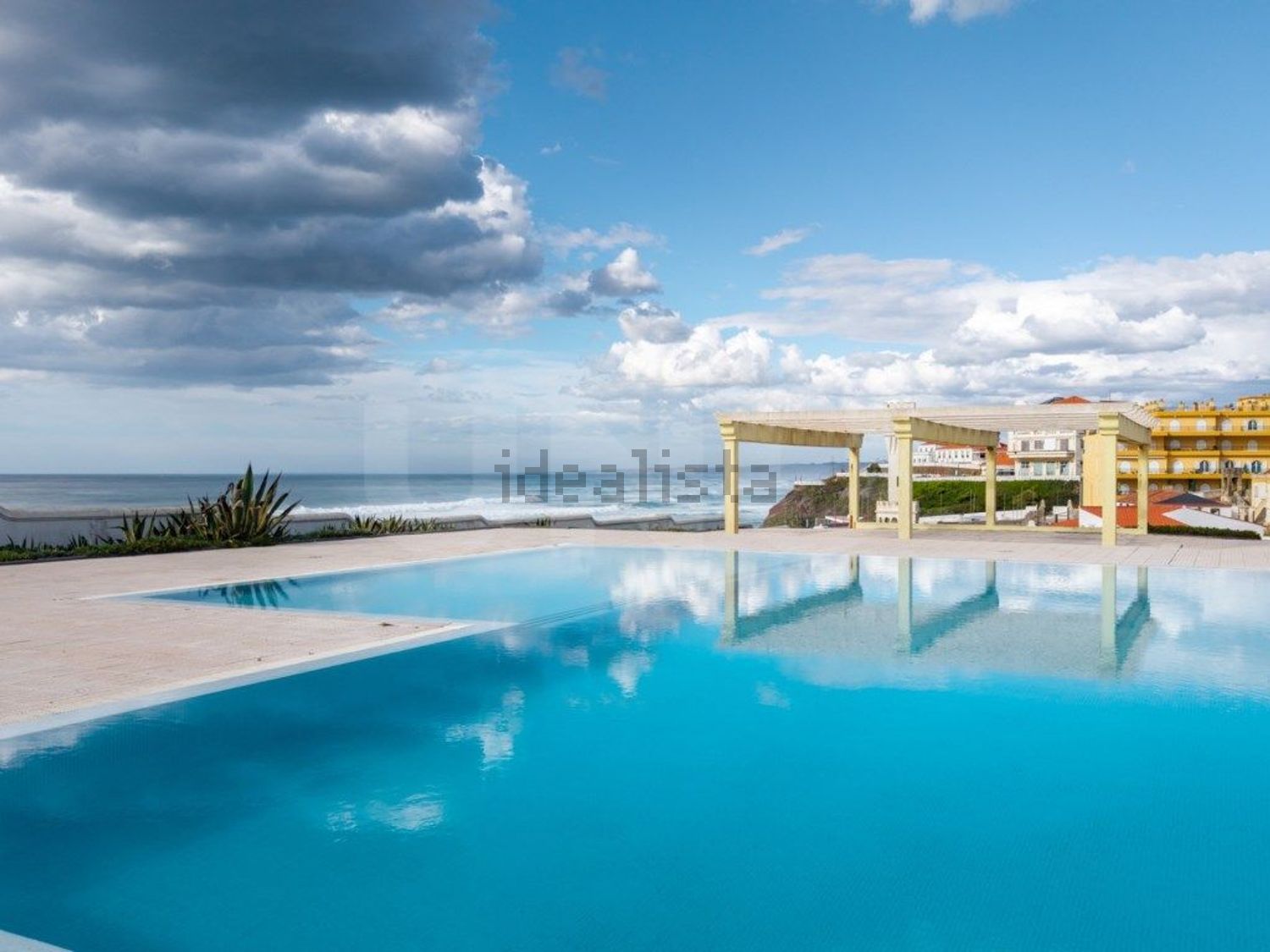 小楼房或独栋别墅出售在Rua José Joaquim de Miranda - 游泳池