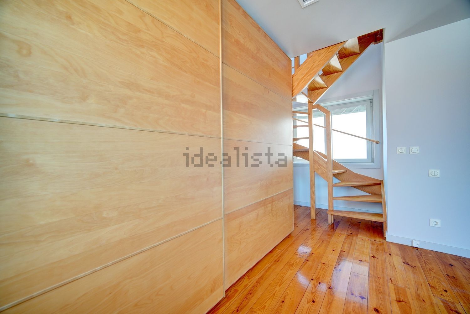 复式公寓出售在Rua da Academia das Ciências - 详情