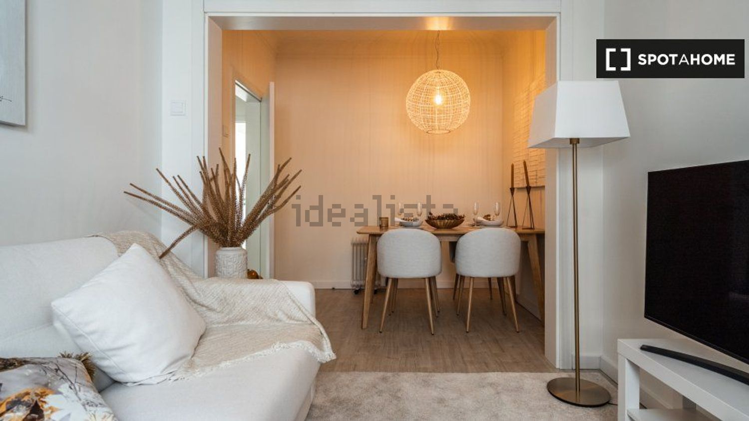 出租公寓 t2在Rua António Maria Baptista - 客厅