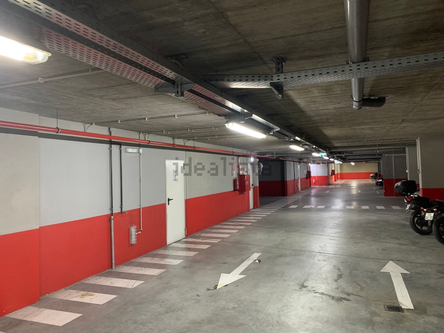 出租公寓 t3在Rua Maria de Lourdes Pintassilgo - 停车位