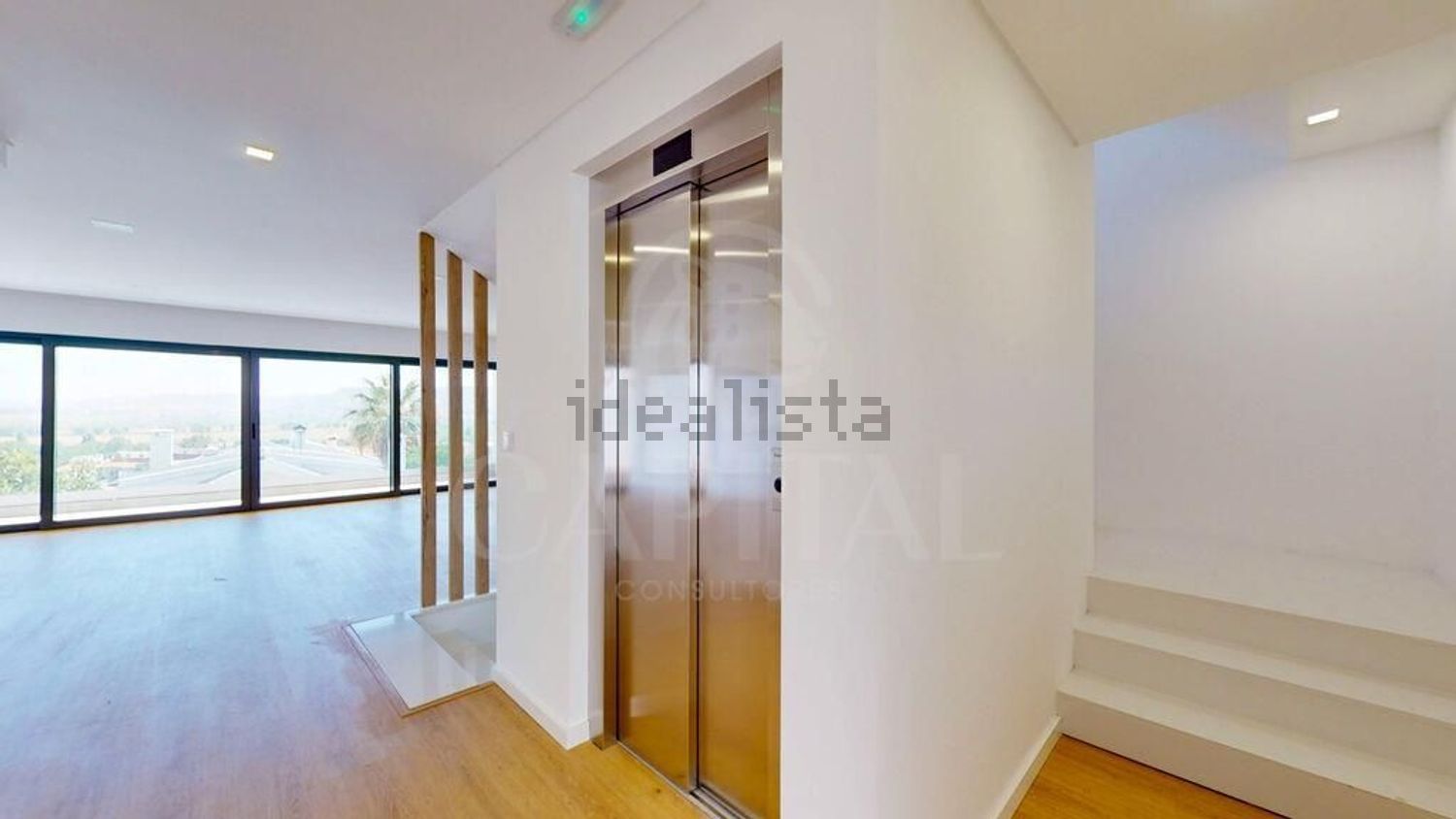 小楼房或独栋别墅出售在Rua da Calheta - 过道