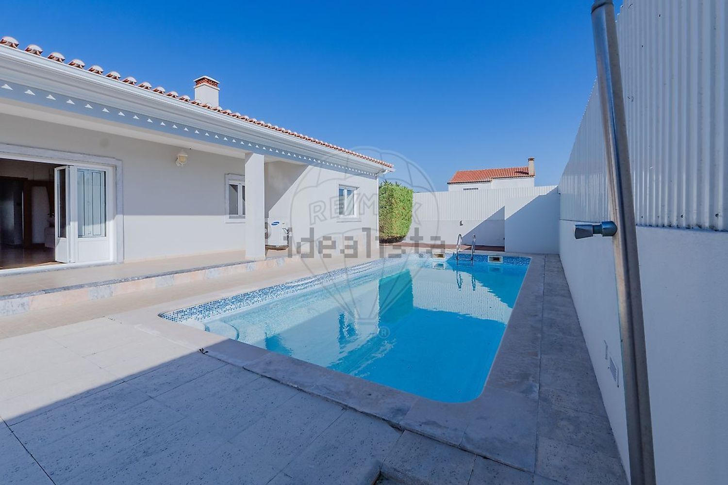 小楼房或独栋别墅出售在Rua do Rosmaninho - 游泳池