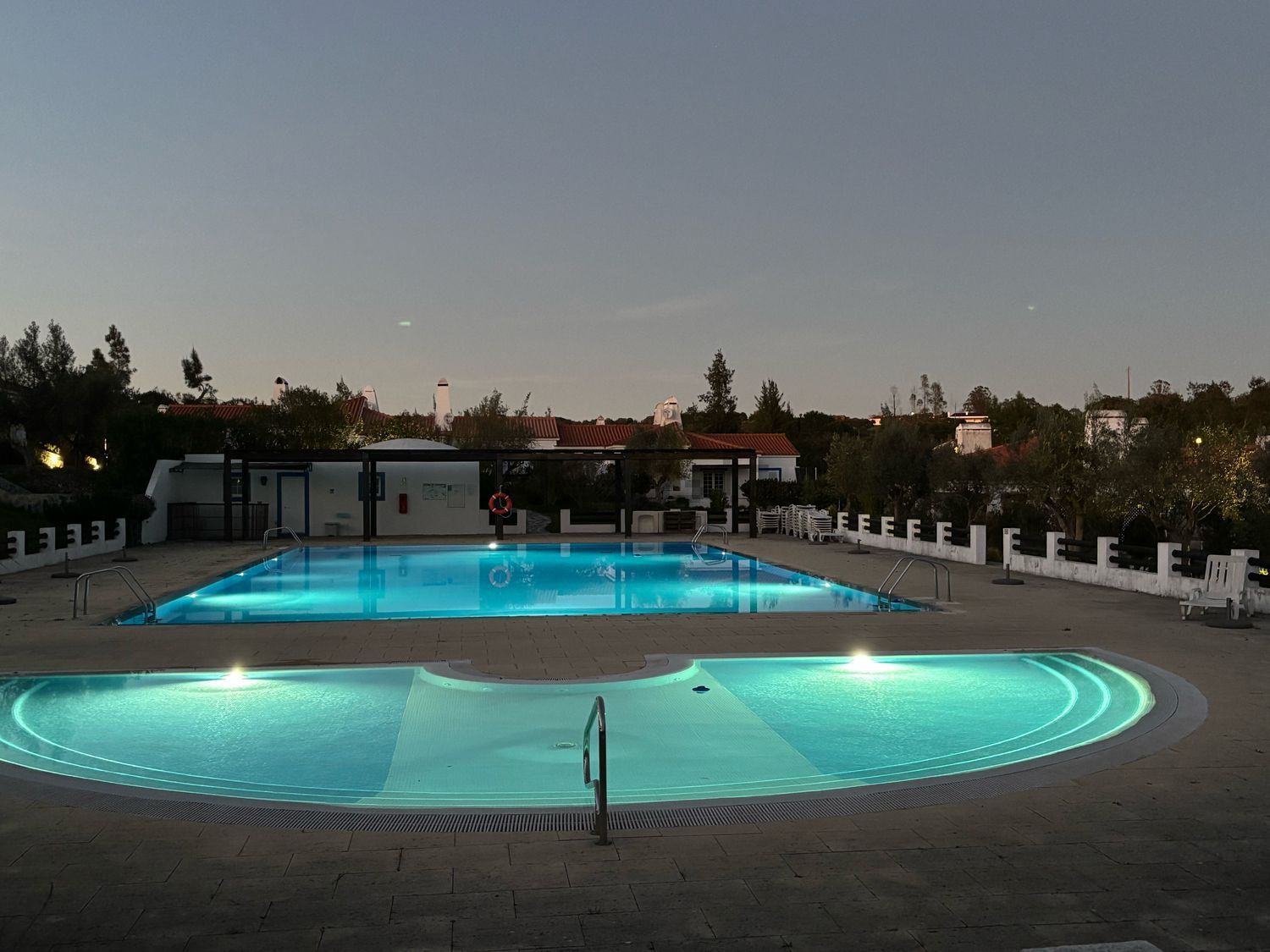 联排别墅出售在Estrada N253 s/n - 游泳池