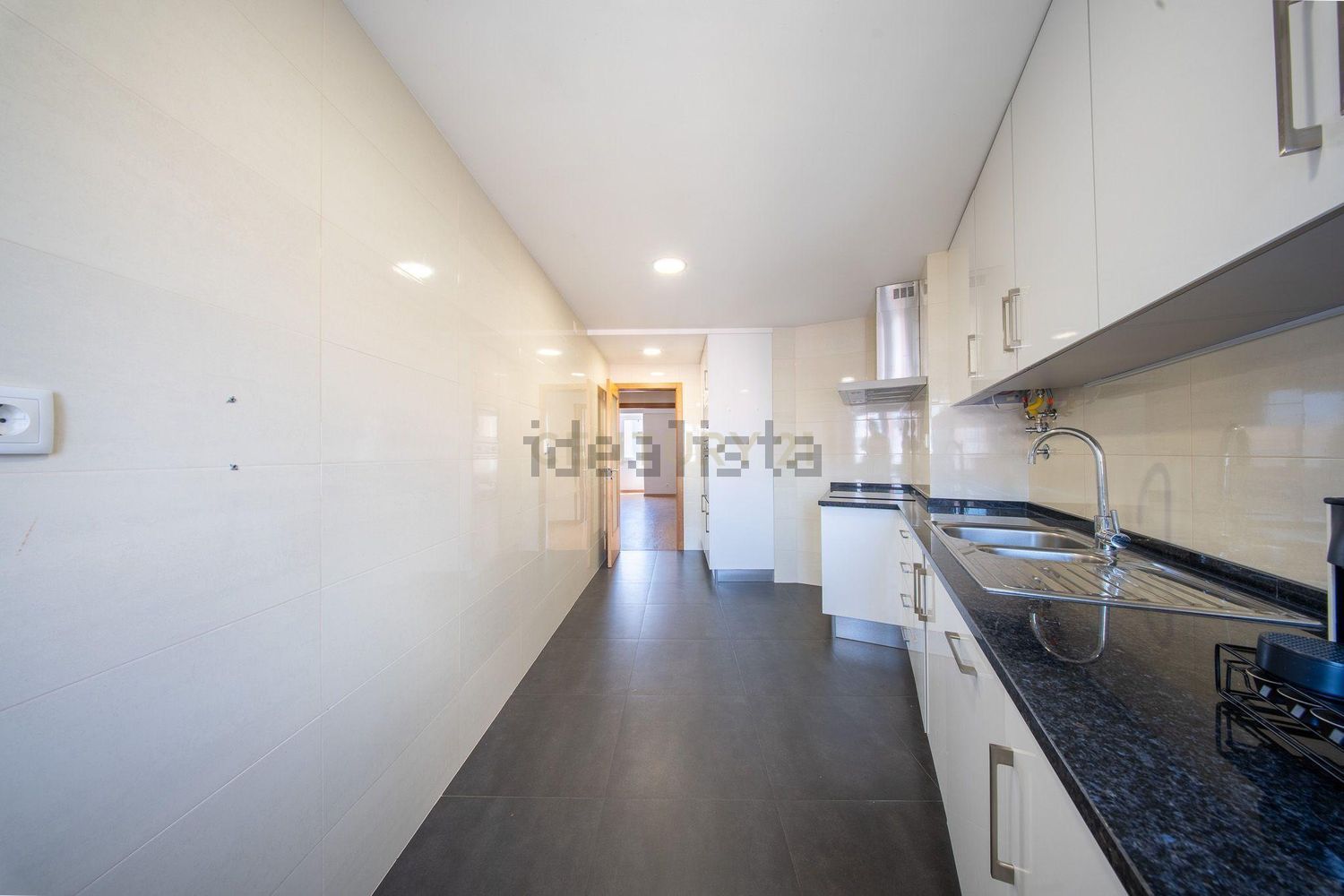 公寓 t3出售在Avenida Ruy Luís Gomes, 12 - 厨房