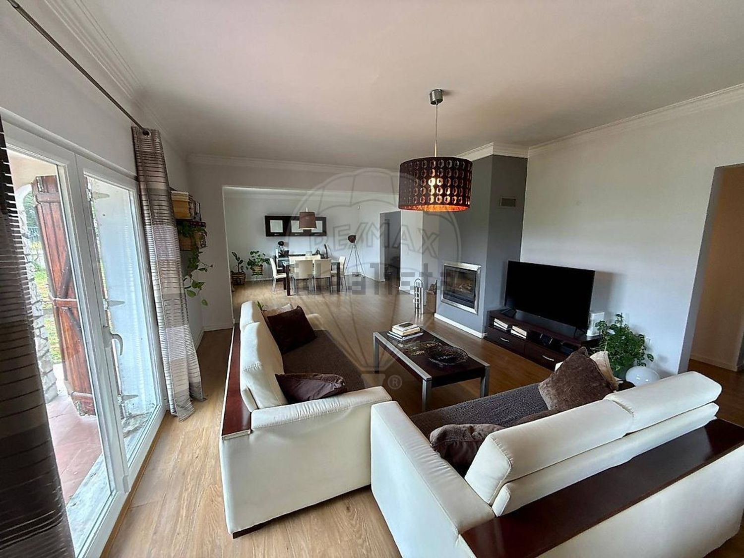 小楼房或独栋别墅出售在Rua 18 - 客厅