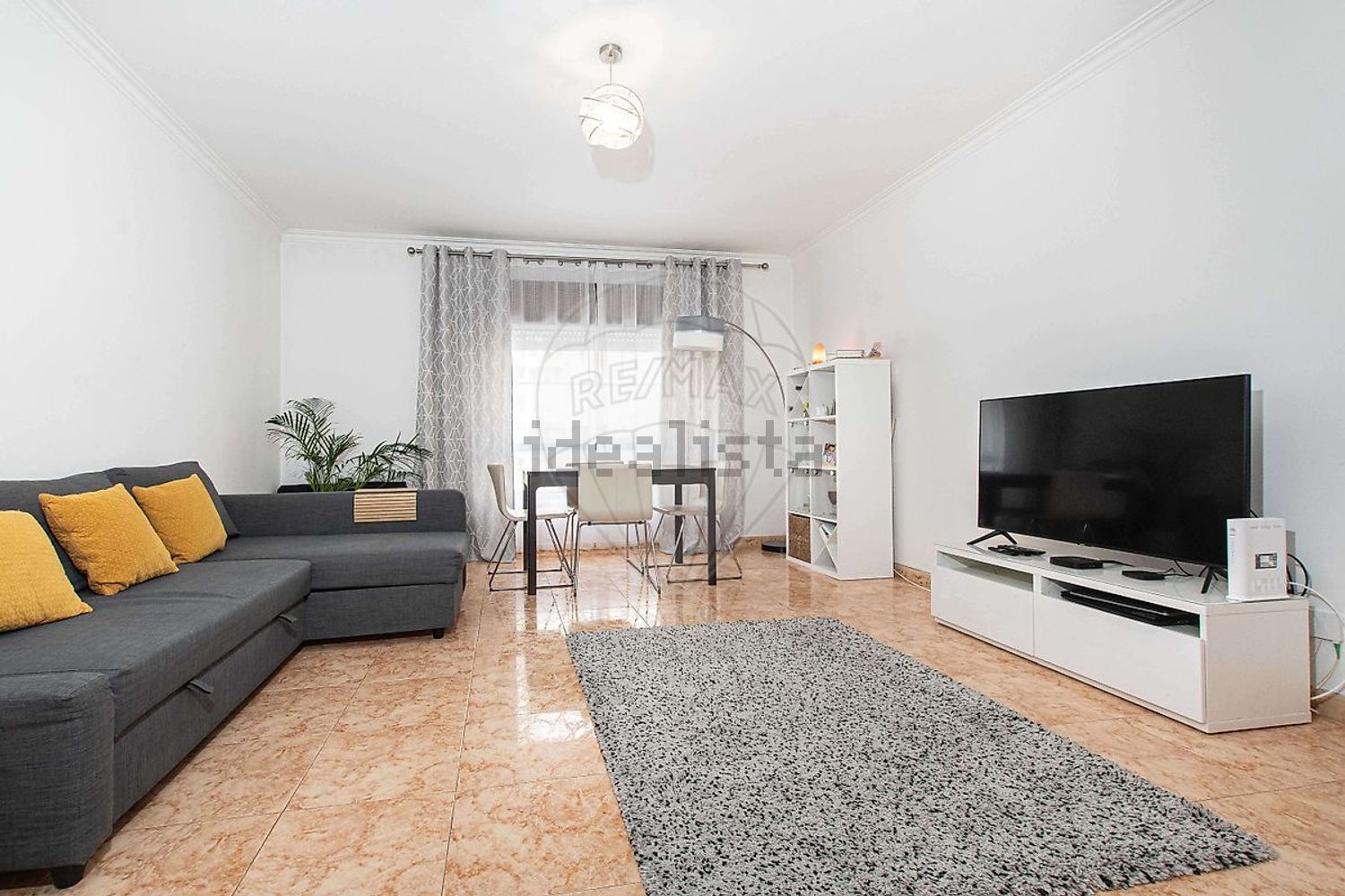 公寓 t2出售在Praceta Infante Dom Henriques - 客厅