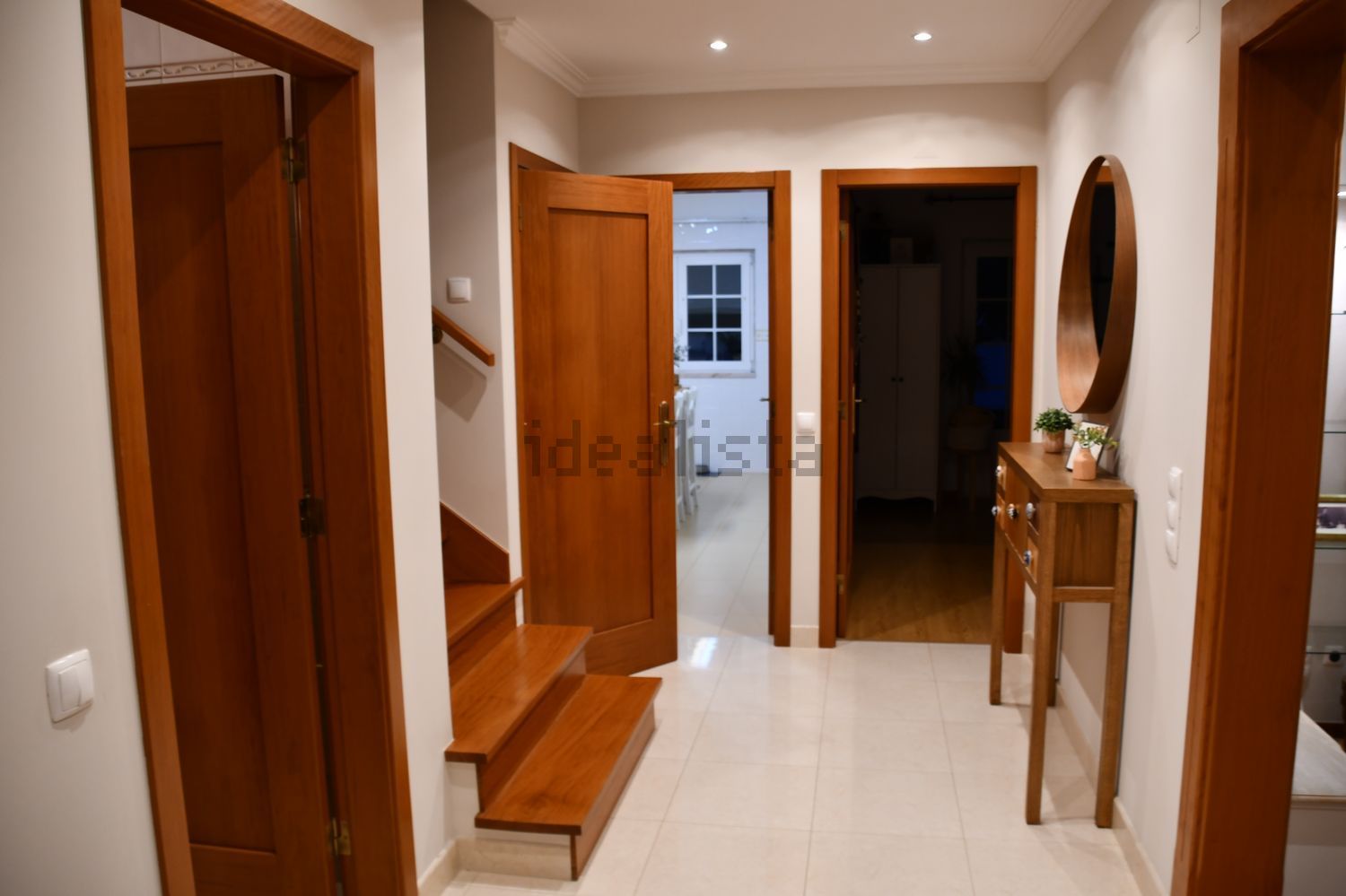 出租小楼房或独栋别墅在Rua António Augusto Pereira de Almeida, 29 - 过道