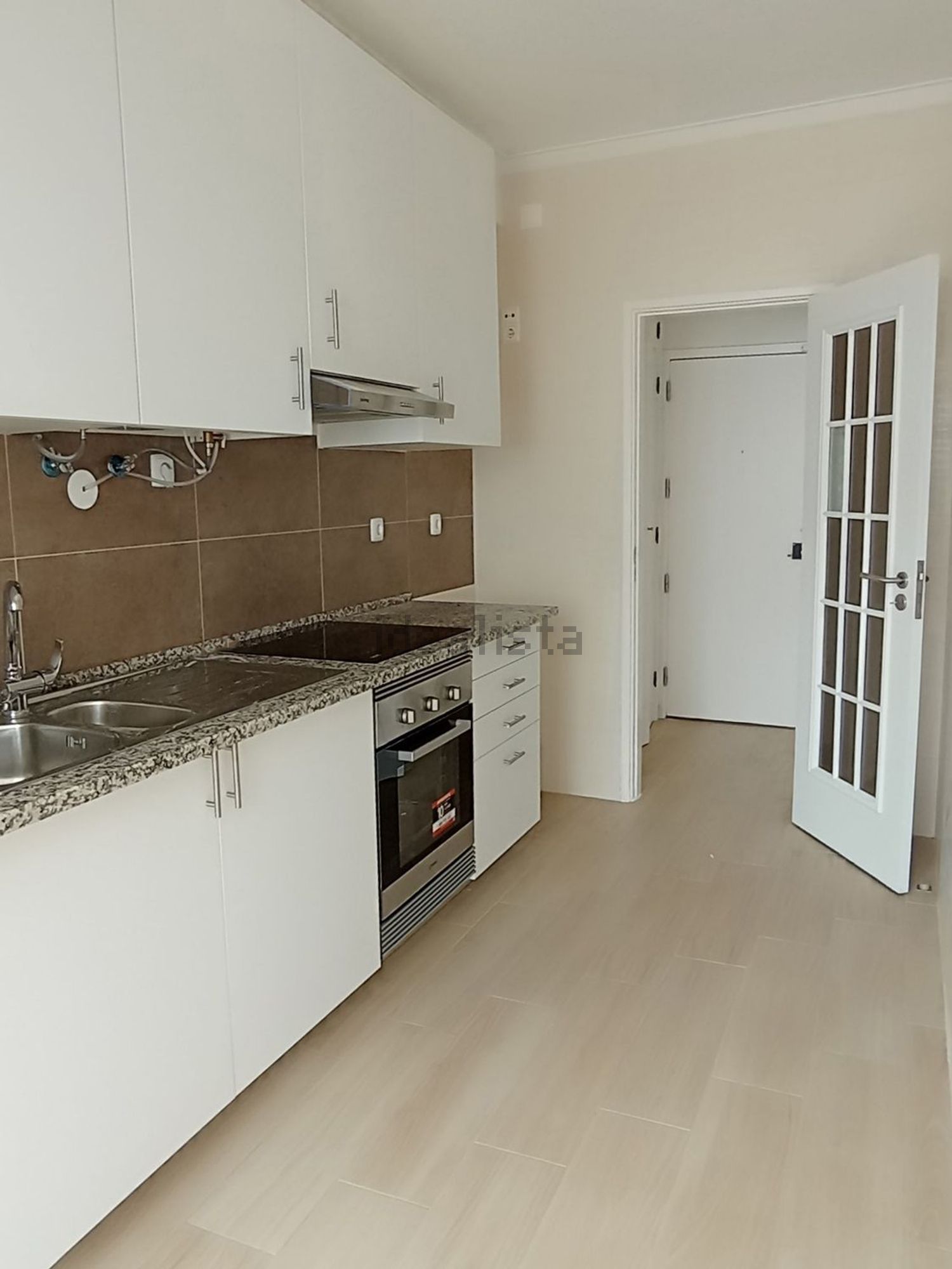 出租公寓 t1在Rua Francisco Vieira de Almeida s/n - 厨房