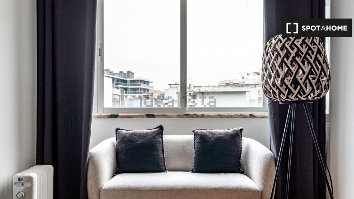 出租公寓 t2Calçada Necessidades - 客厅