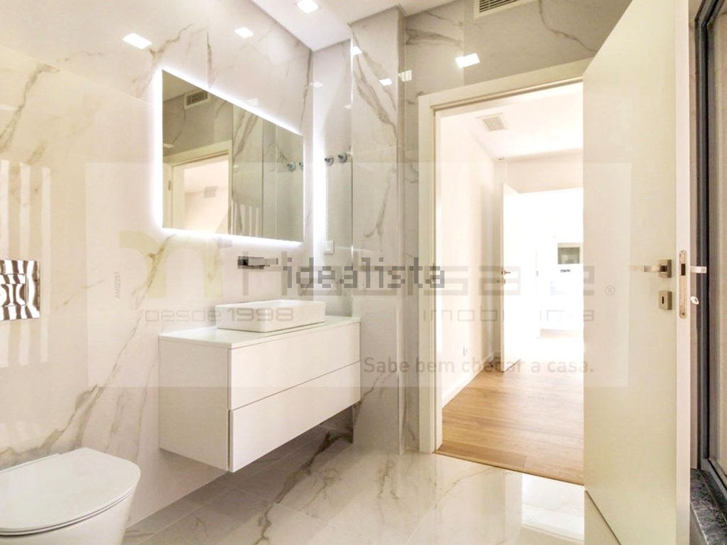 小楼房或独栋别墅出售在Rua Marechal Craveiro Lopes, 43 - 卫生间