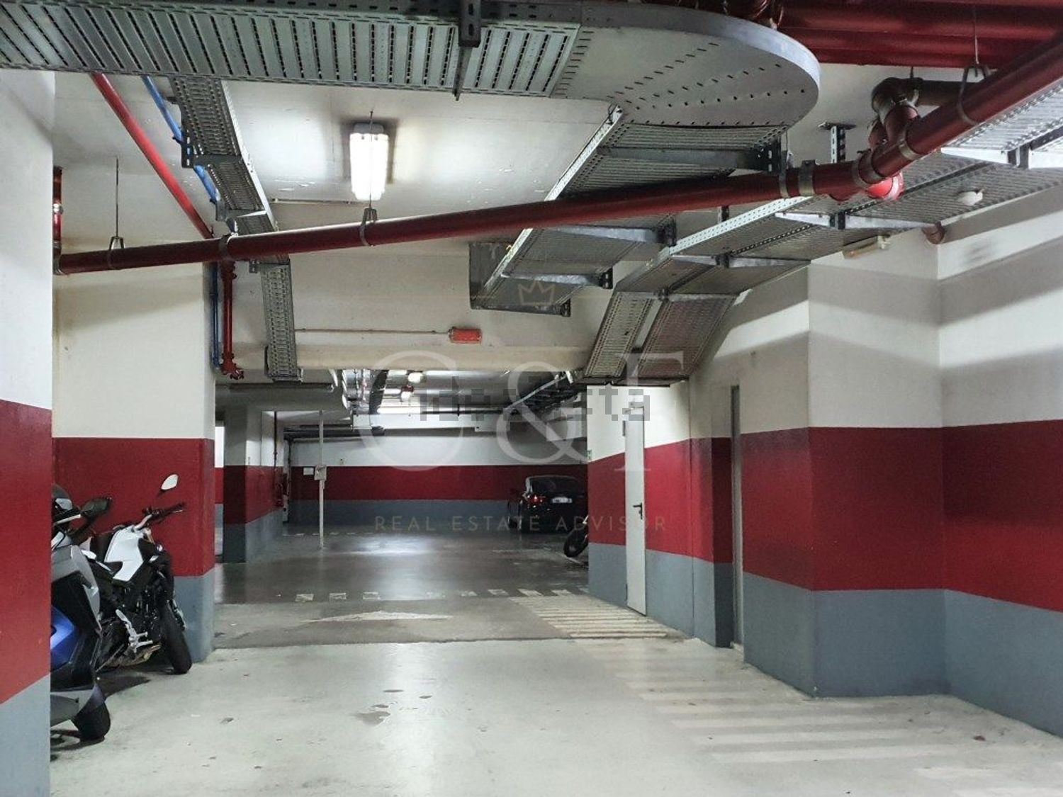 出租公寓 t1在Avenida Cidade de Bratislava - 停车位