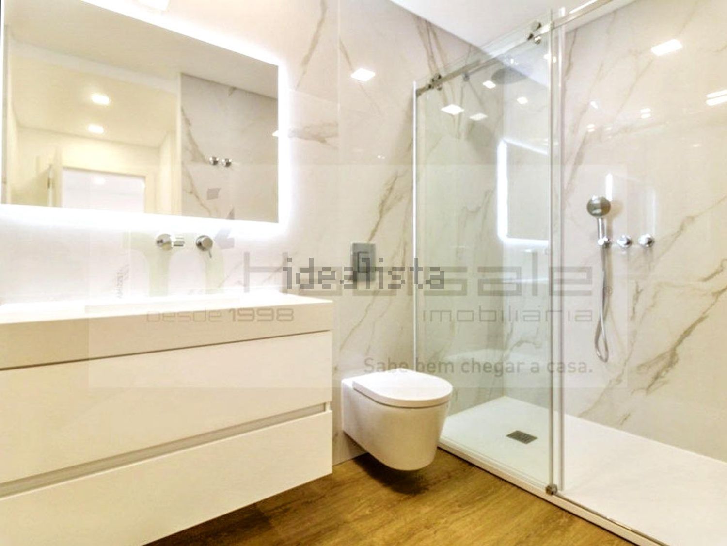 小楼房或独栋别墅出售在Rua Vieira da Silva - 卫生间