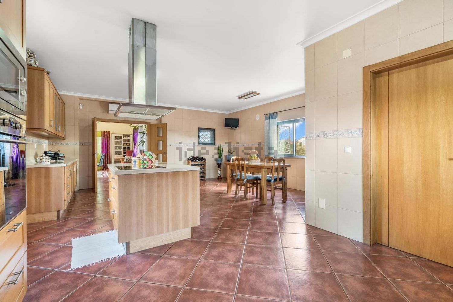 小楼房或独栋别墅出售N10 - 客厅