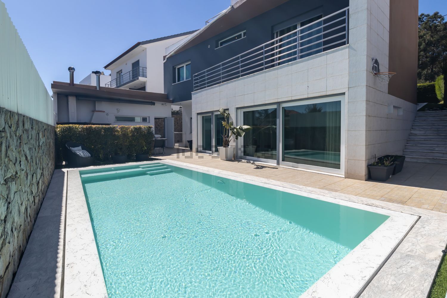 小楼房或独栋别墅出售在Rua Jorge Brum do Canto - 游泳池