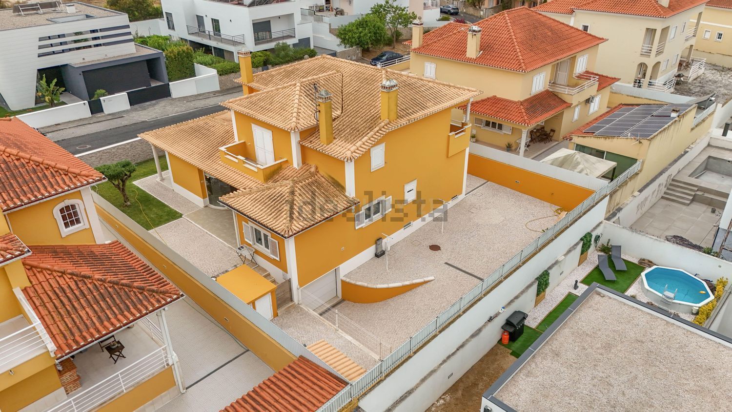 小楼房或独栋别墅出售在Rua Joane Mendes Botelho - 照片