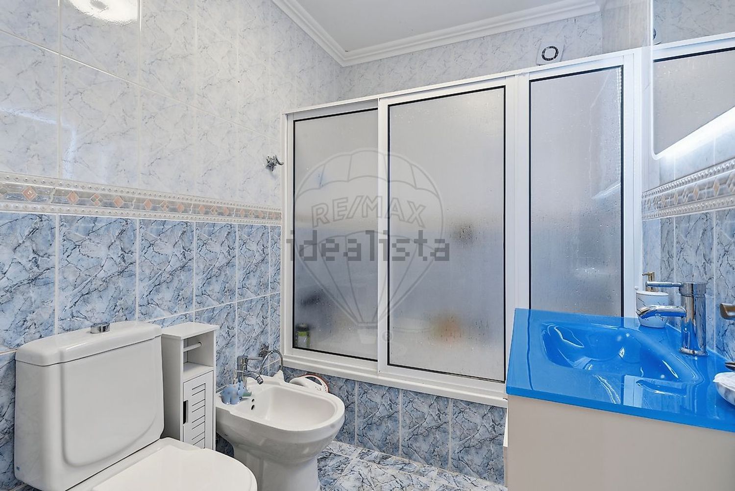 小楼房或独栋别墅出售在São Quintino - 卫生间