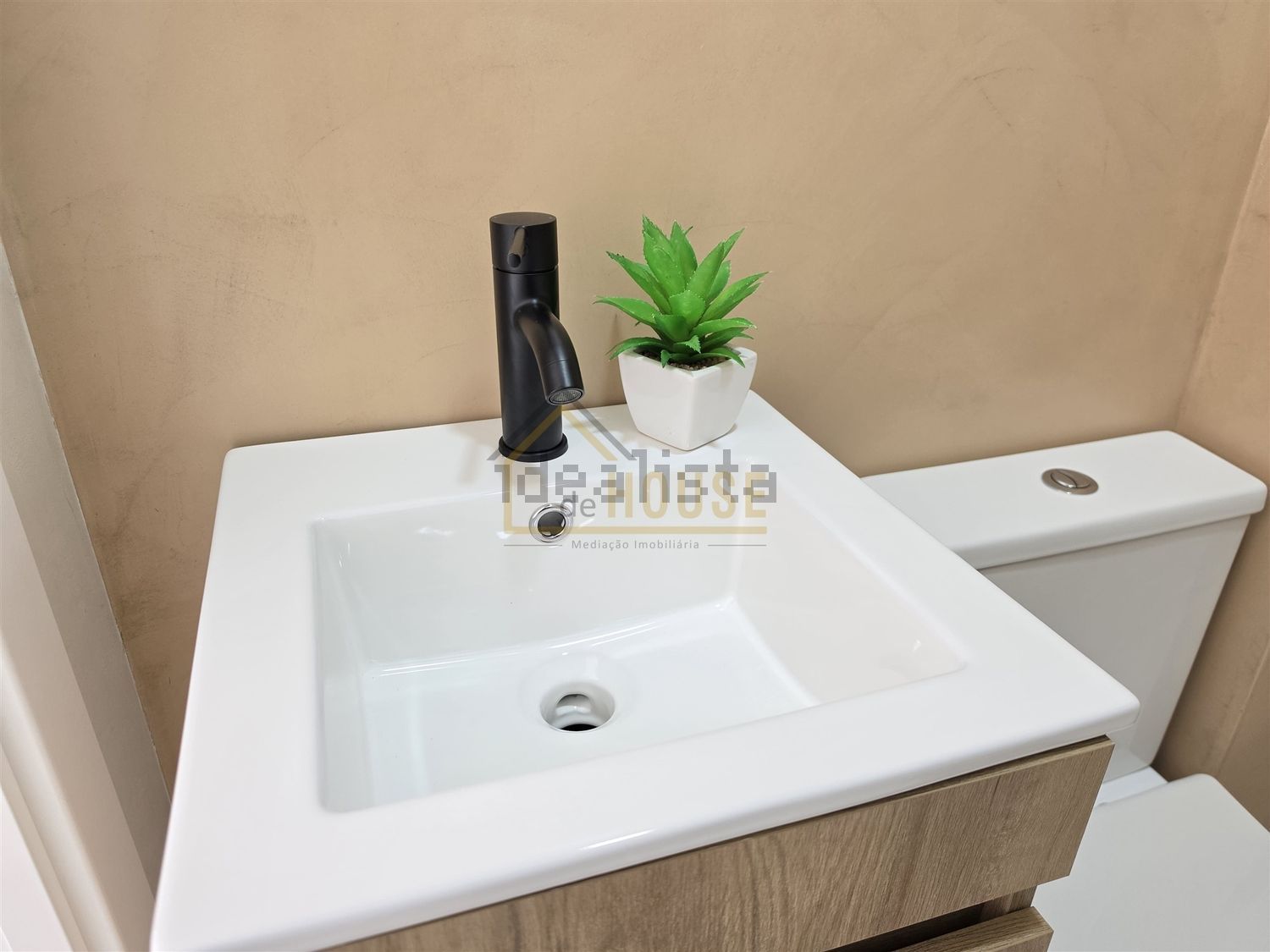 小楼房或独栋别墅出售在Rua da Cerda - 卫生间