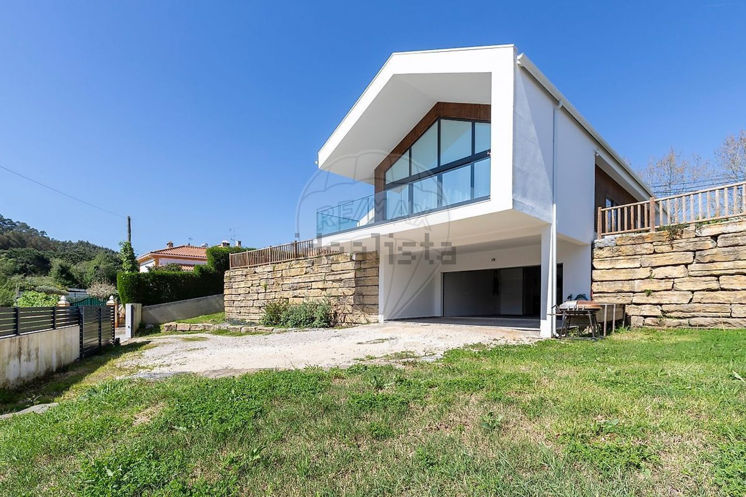 小楼房或独栋别墅出售在Praceta Da Lapa - 外立面