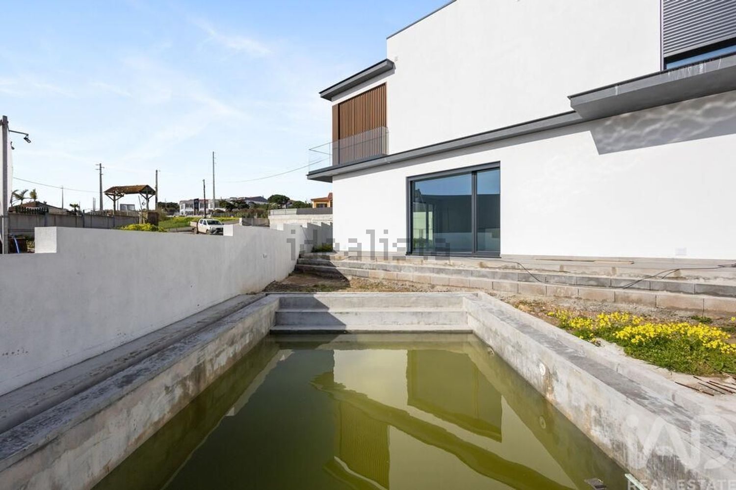 小楼房或独栋别墅出售在São Pedro da Cadeira - 照片