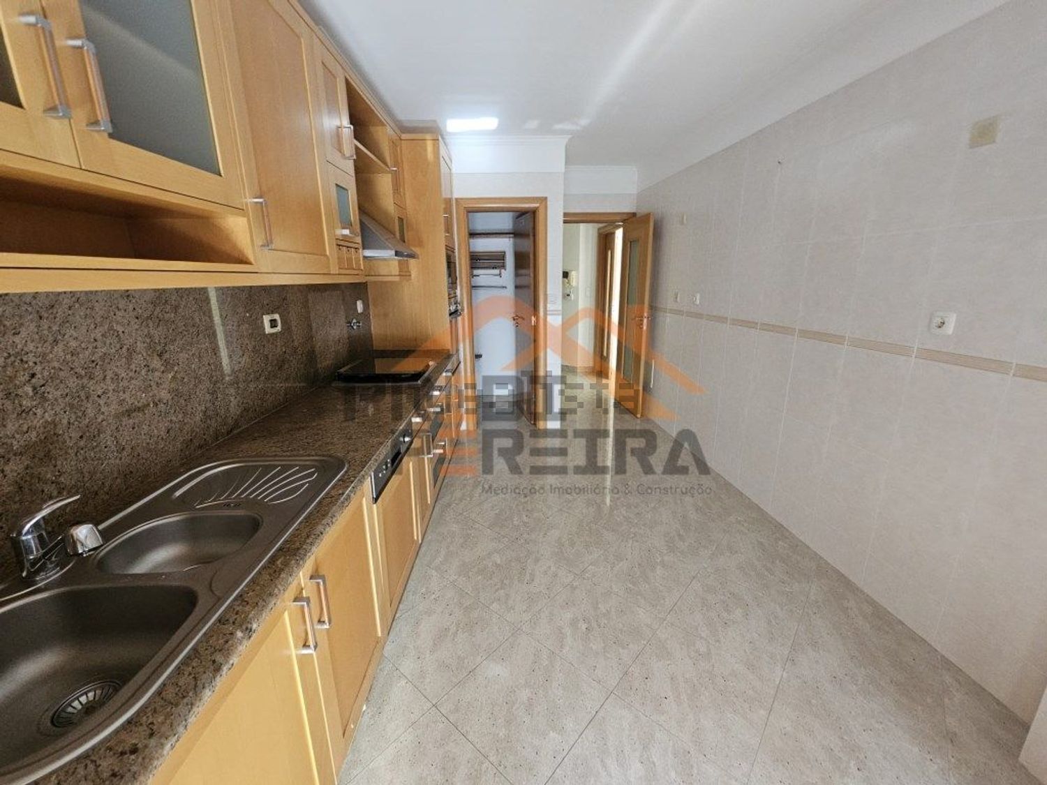 出租公寓 t3在Rua Diogo Guilherme da Silva Alves Furtado, 8 - 厨房