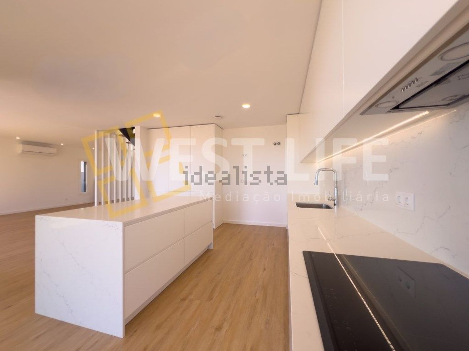 小楼房或独栋别墅出售在São Pedro da Cadeira - 照片