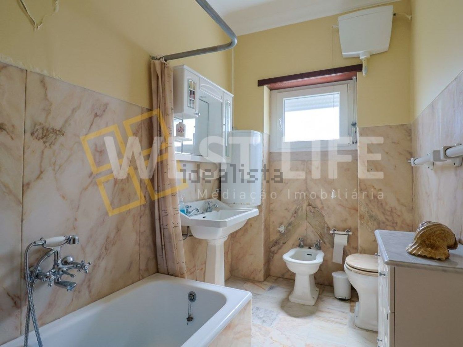 小楼房或独栋别墅出售在São Pedro da Cadeira - 卫生间