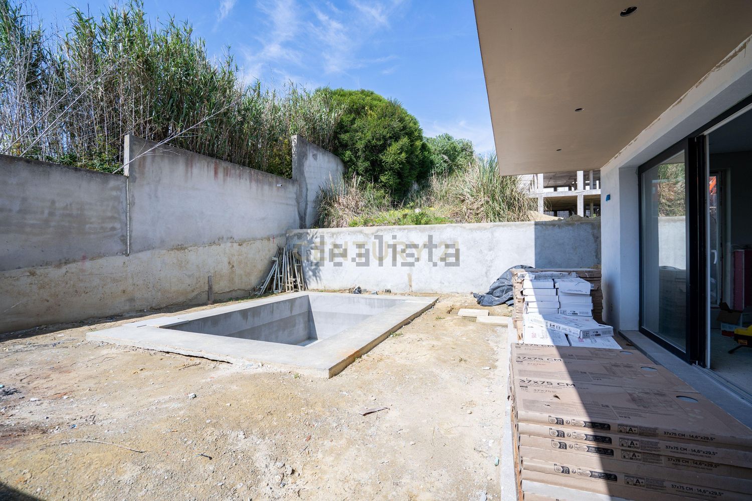 小楼房或独栋别墅出售在Rua Capitão Salgueiro Maia - 游泳池