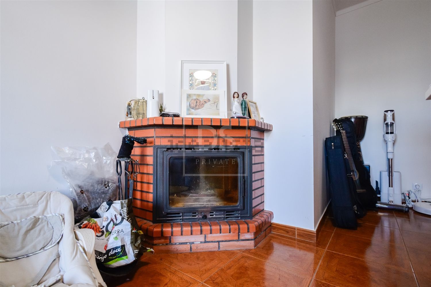 小楼房或独栋别墅出售在Praça Dom Lourenço Vicente, 18 - 客厅