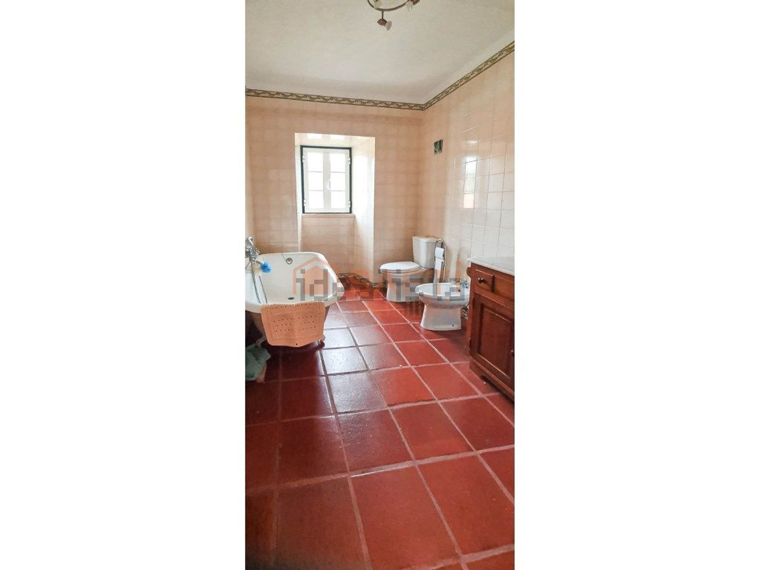 小楼房或独栋别墅出售在São Bartolomeu dos Galegos e Moledo - 卫生间