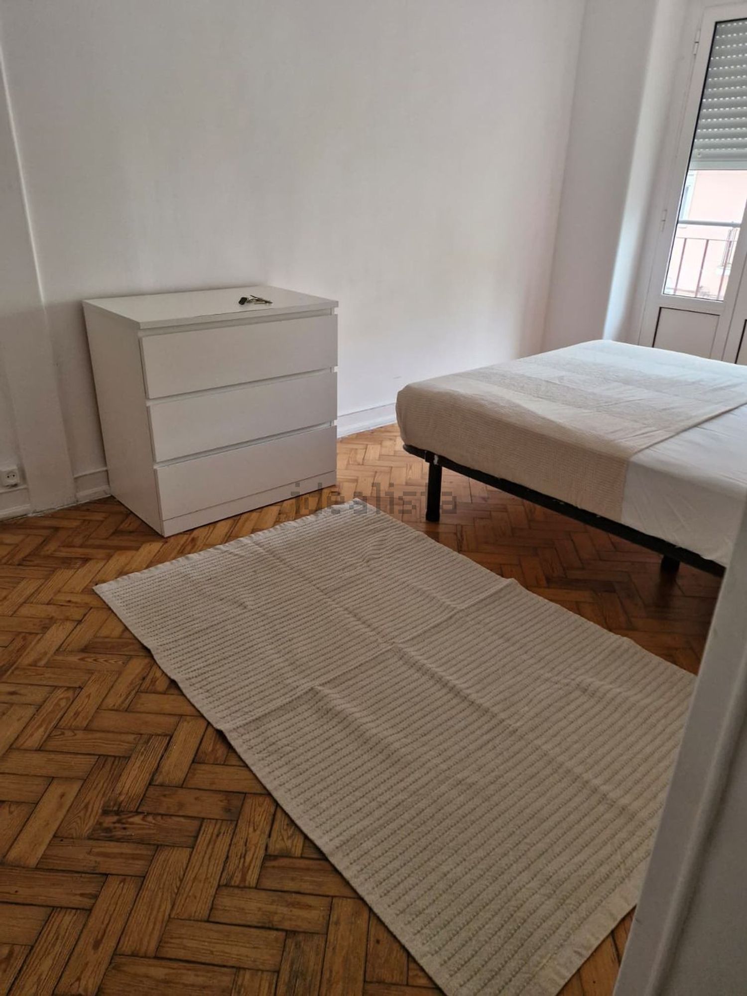 出租房间在Rua Cândido Figueiredo - 卧室