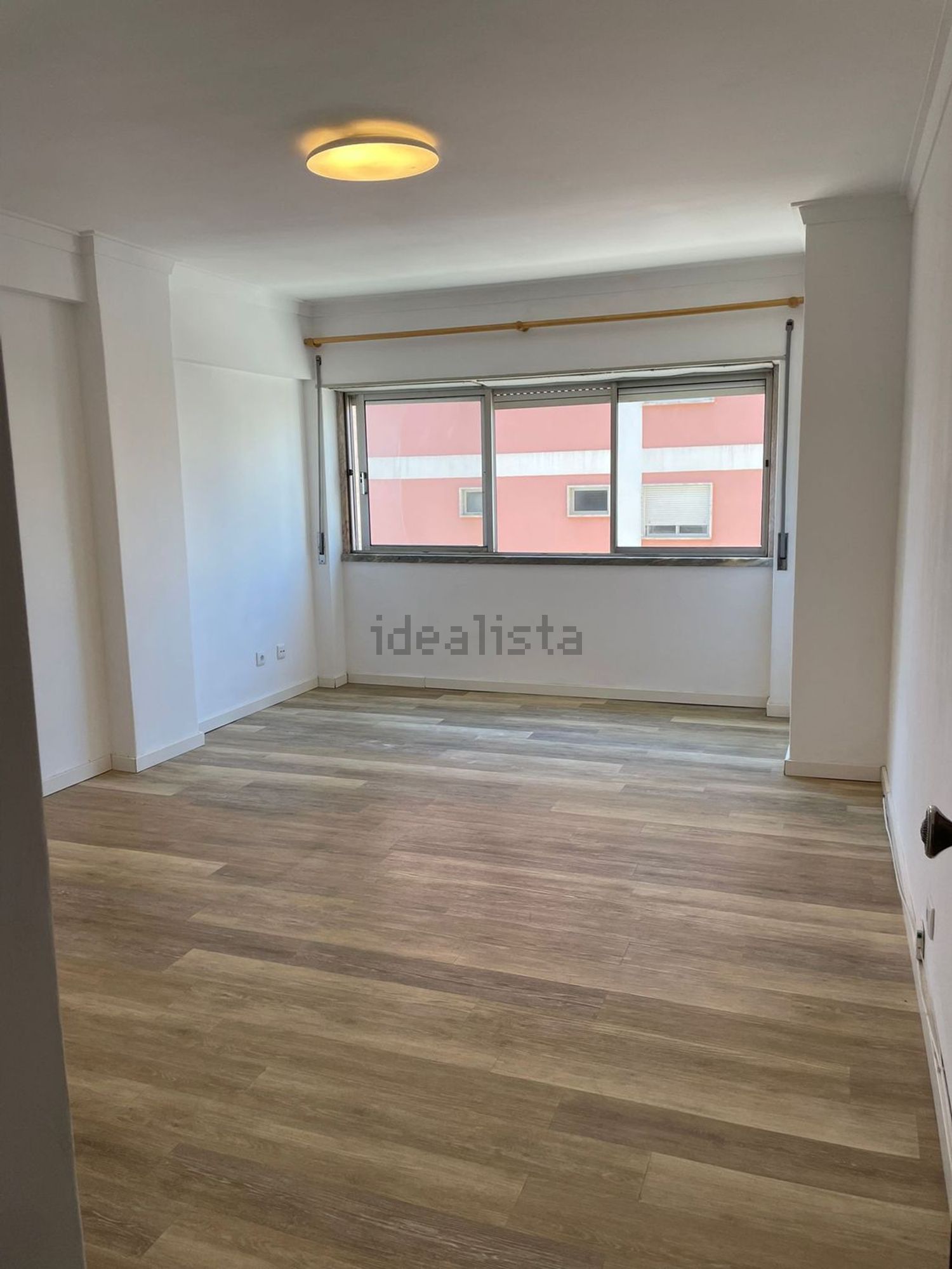 公寓 t1出售在Rua Adriano José da Silva s/n - 客厅