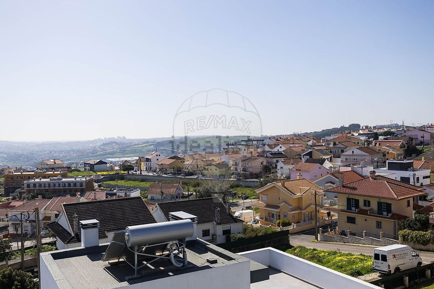 出租小楼房或独栋别墅在Rua Almeida Garrett - 照片