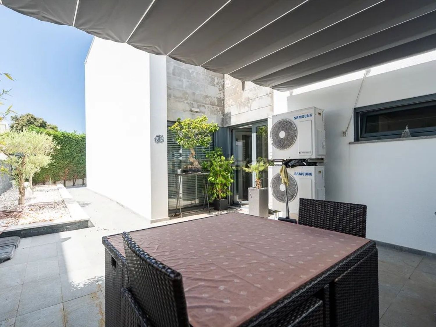 小楼房或独栋别墅出售在Rua dos Calços - 阳台