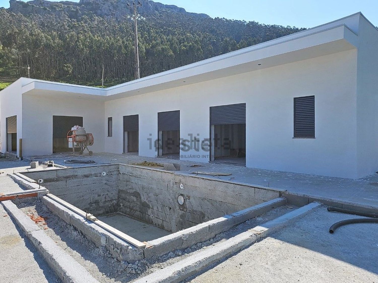 小楼房或独栋别墅出售在Lamas e Cercal - 外立面