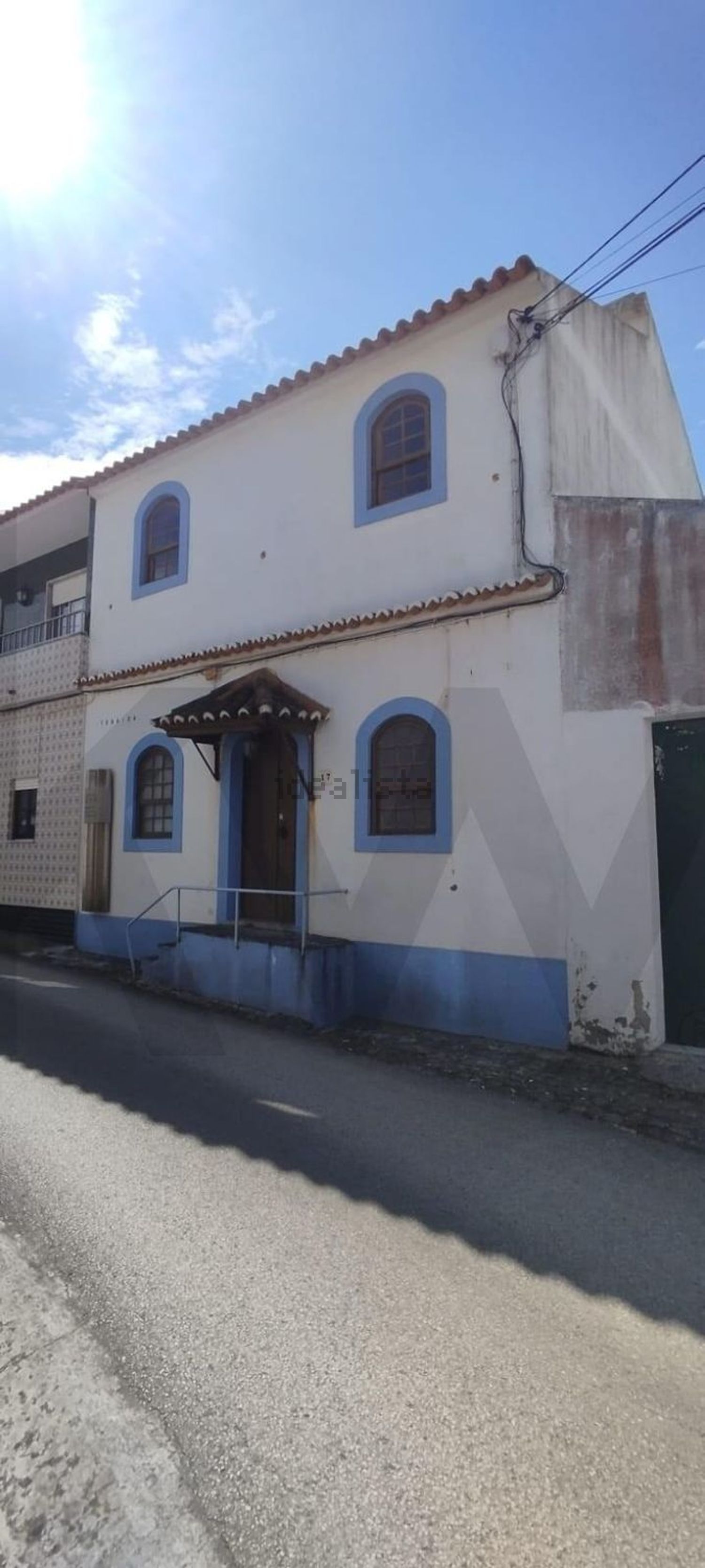 小楼房或独栋别墅出售在Rua Marita, 17 - 外立面