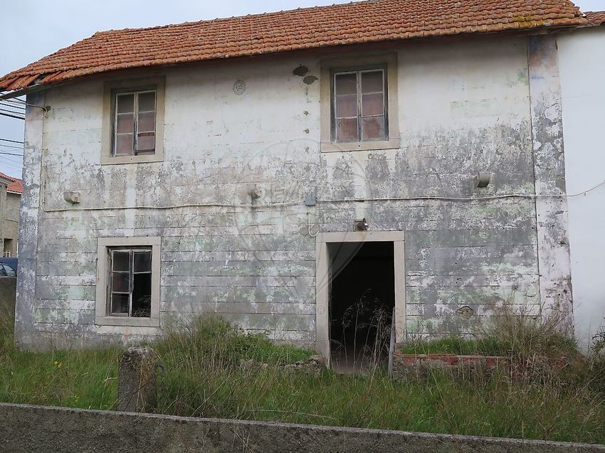 小楼房或独栋别墅出售在Rua da Ribeirinha