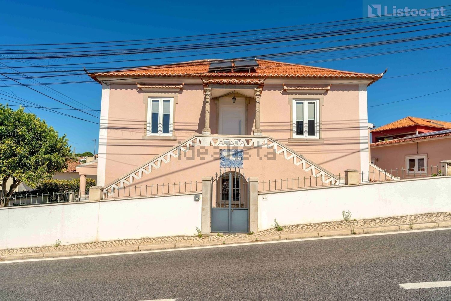 小楼房或别墅出售在Rua Dom António Correia de Sá - 外立面